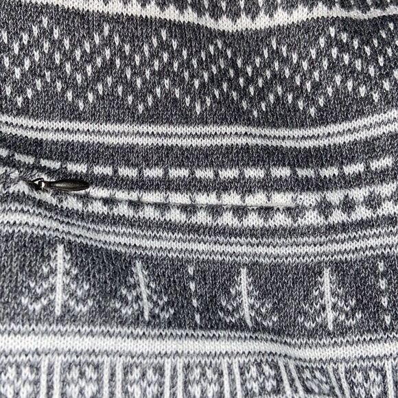 Women’s Woolrich V‎ neckline winter Nordic white gray knit sweater Sz medium - Picture 3 of 12